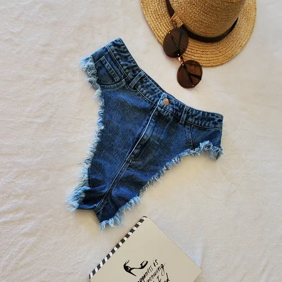 WOMEN SHORT - Picture 2 of 16